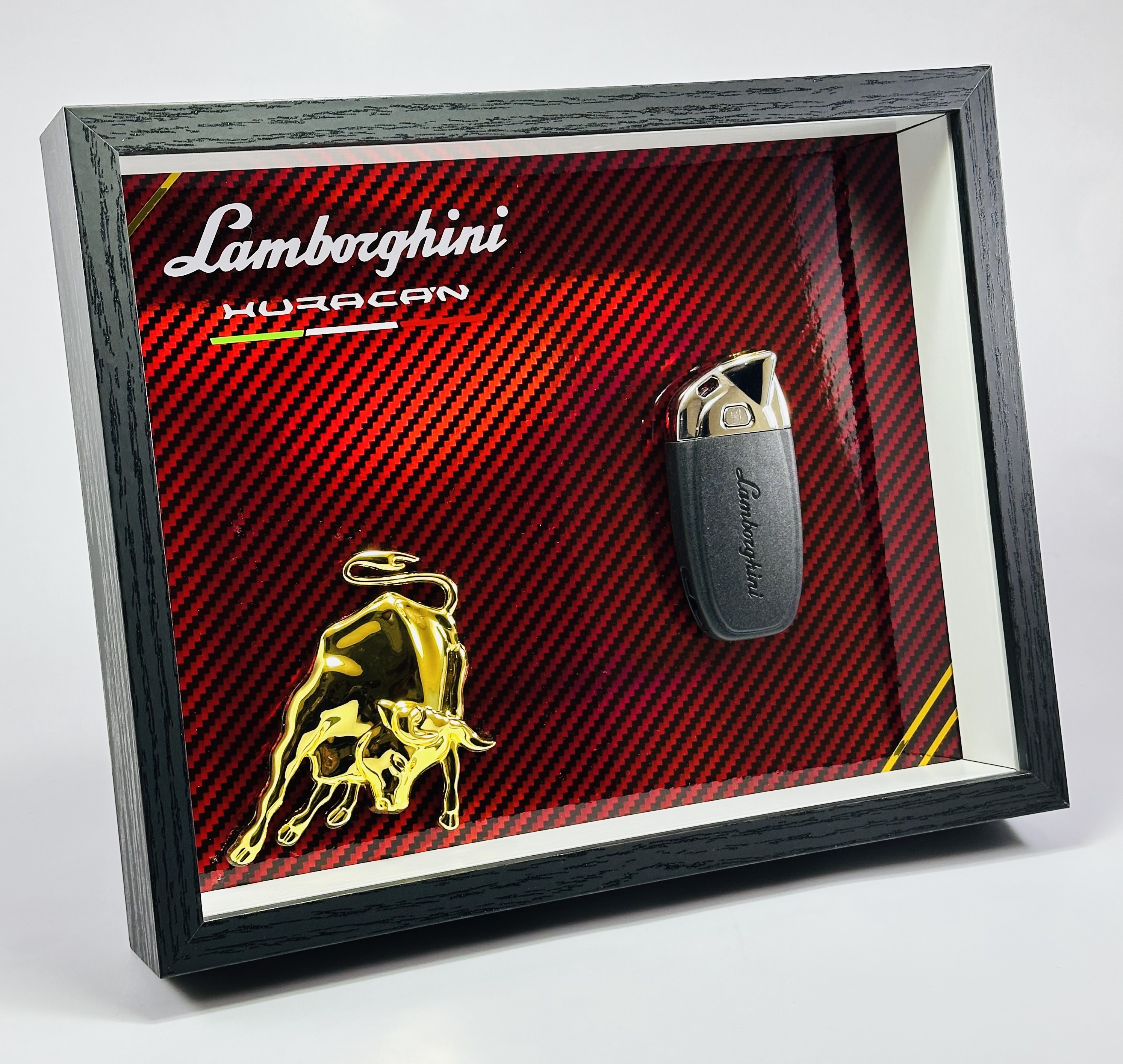 ArtKeyz L'Ira del Toro — Taureau doré et clé au design Huracán, cadre fait main