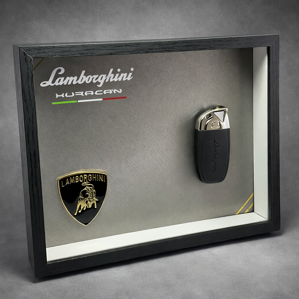 ArtKeyz The Silent Storm — Badge et clé au design Huracán sur aluminium brossé gris, fait main